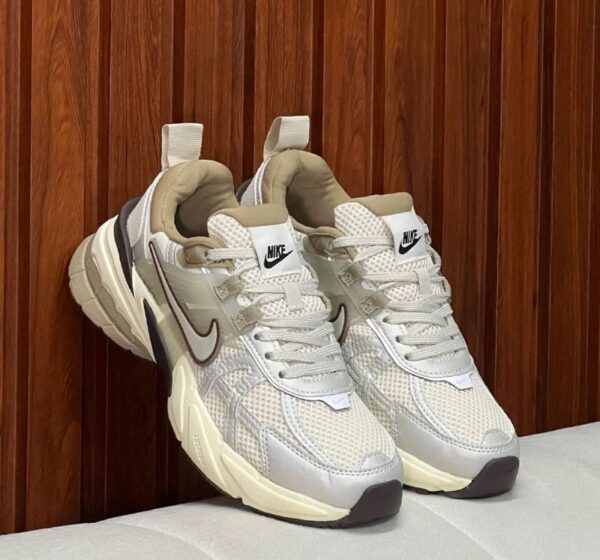 nike vomero / v2k run