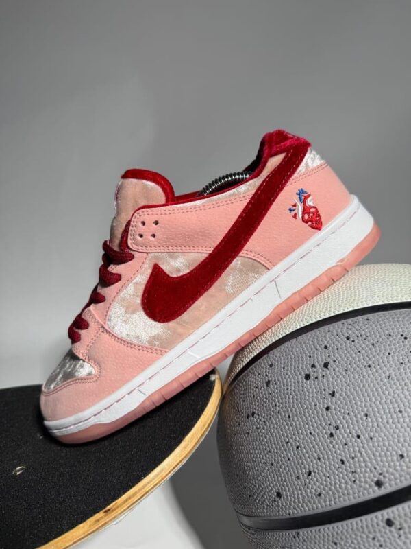 Nike Sb Strowberry