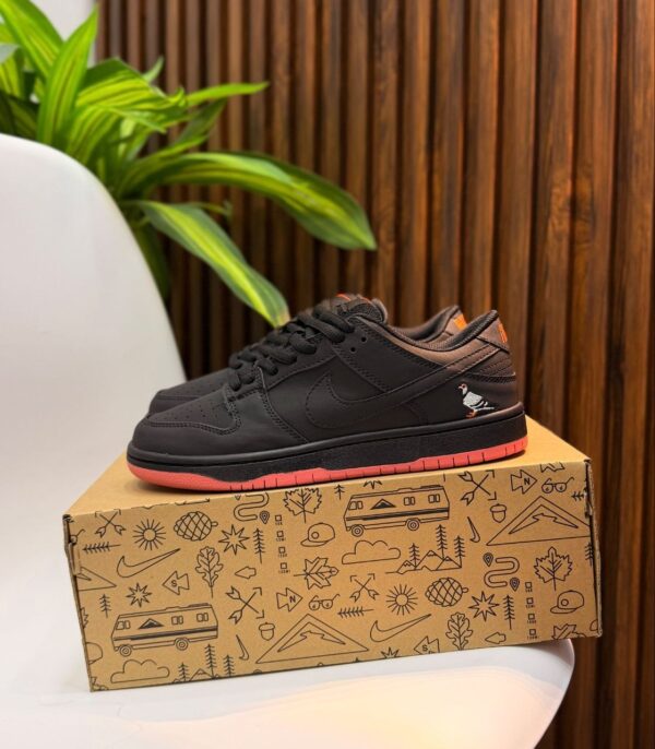 Nike SB Dunk Black Pigeon